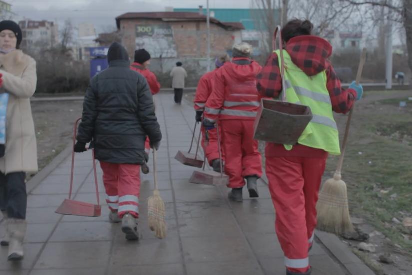 Sweepers Walking to Work (film still, Bojina Panayotova/Elana Resnick)